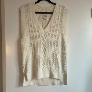 Abercrombie and fitch cableknit sweater vest